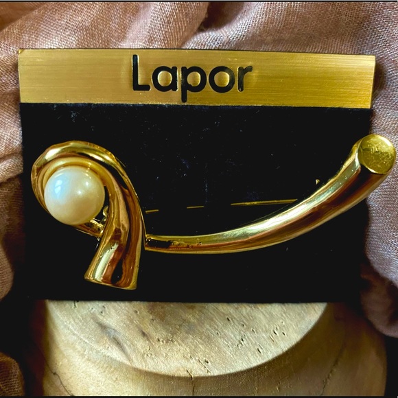 Lapor Gold Tone and Pearl Vintage Brooch. - Picture 2 of 6